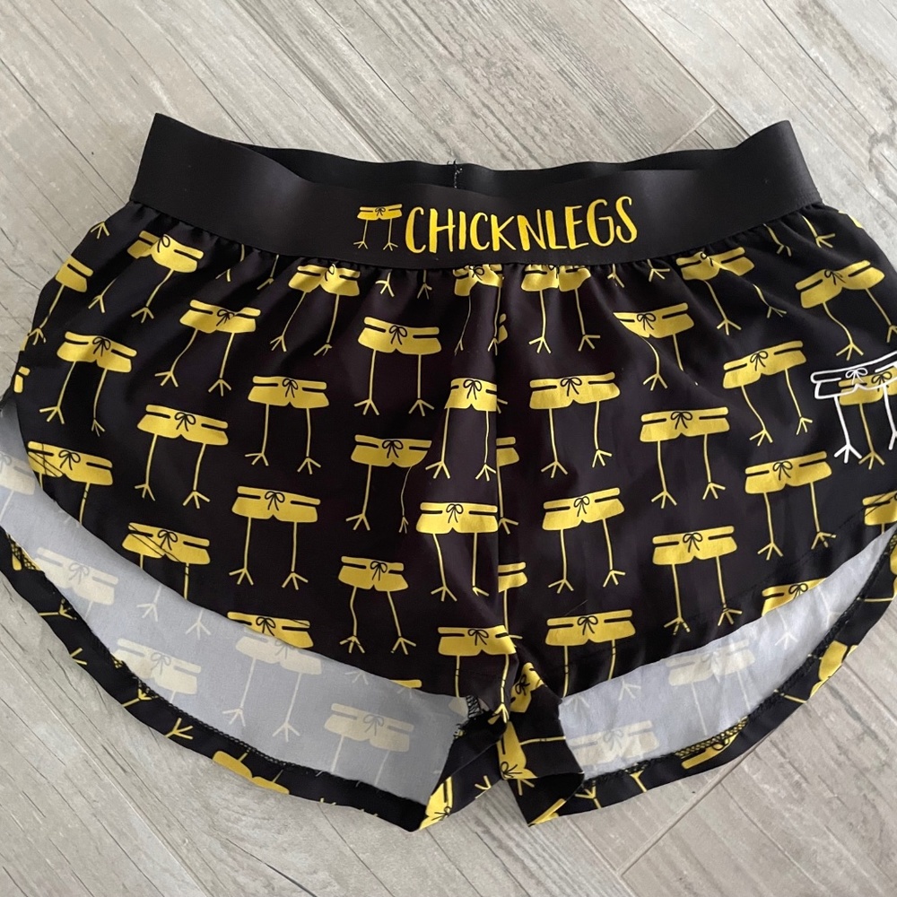 Chicknlegs Women's Running Short Size Small Midnight Mile 1.5"